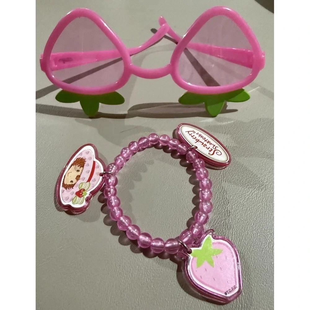 2003 Strawberry Shortcake Bracelet W/Strawberry‎ Sunglasses (2012)
